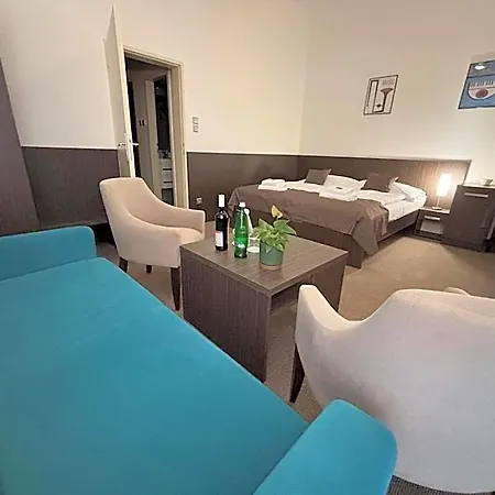 Embassy By Lh 4* Praga