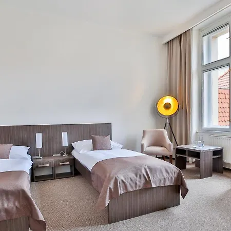 Embassy By Lh 4* براغ